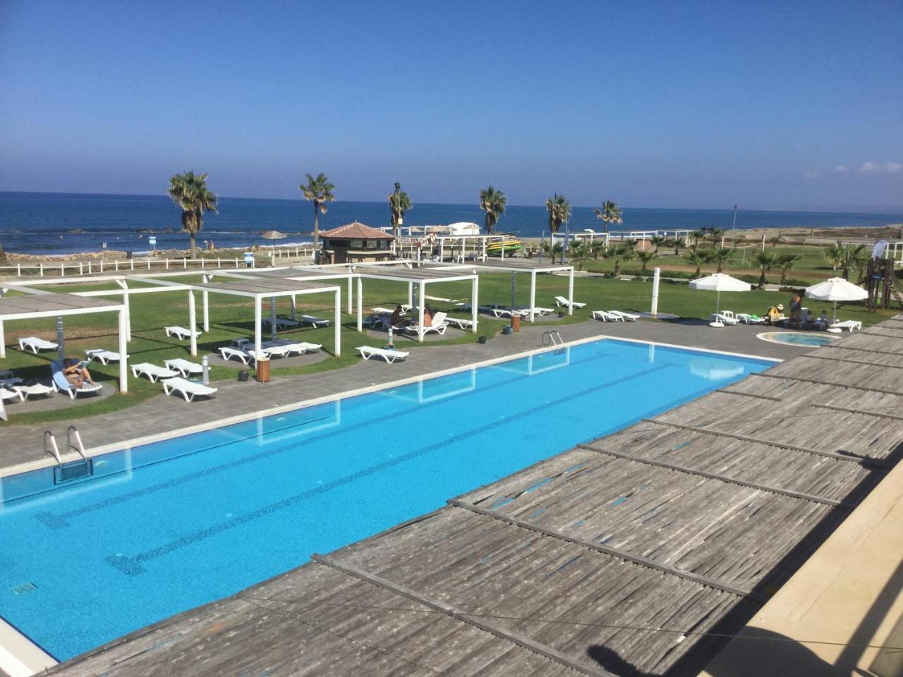Aphrodite Beachfront Apartment *